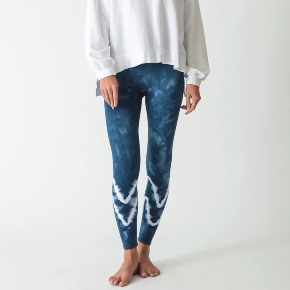 Electric & Rose Tie-Dye Sunset Leggings, Size S. Indigo / Cloud Chevron